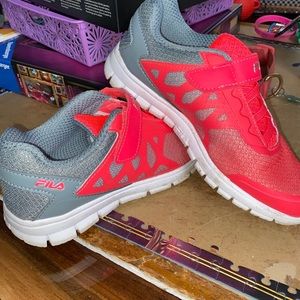 Girls size 3Y FILA Faction 3 Sneakers